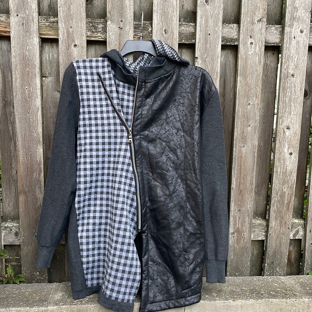 Sweater jacket zipper to size soft stretch material size large
